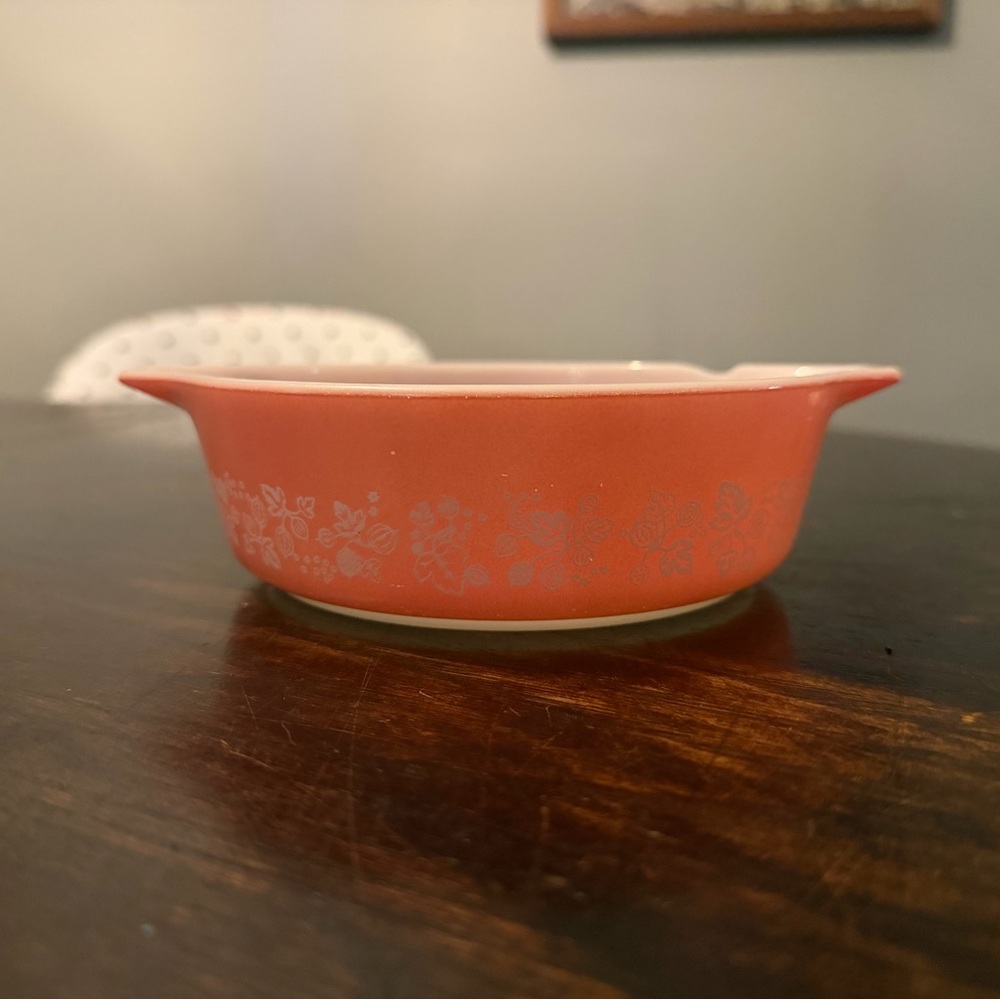 Pyrex Gooseberry Casserole dish